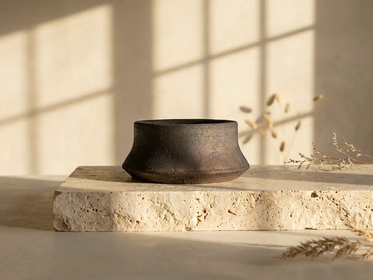 Coupe raku basse – cuivre mat in situ